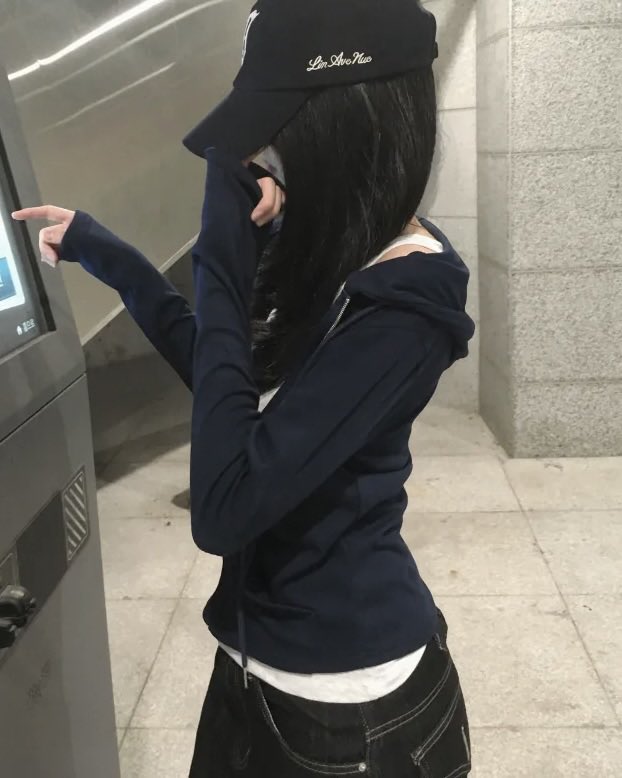 eunnko's tweet photo. 군살 싹 커버되는 핀터느낌 여름후집은 이거
편하고 ㄹㅇ말라핏나옴... 꾸안꾸로 막 걸쳐주기 좋음 https://t.co/UdAMxlX40q