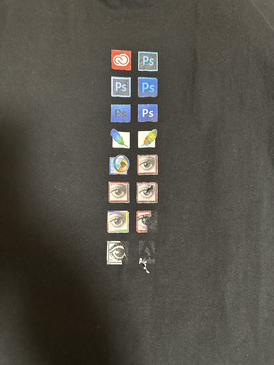 takuman9's tweet photo. Adobeのイベントの度にPS25周年Tシャツを着ているのだが、そろそろプリントの限界がやってきた.そうだよな今36周年だからボロボロになるわ.

#adobecommunityexpert #photoshop https://t.co/lgunyVAyMR