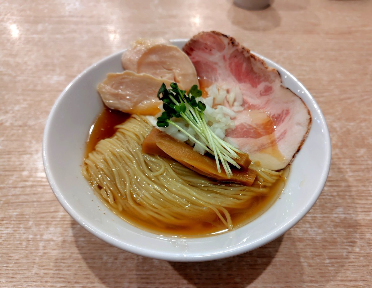men_nomimono's tweet photo. #麺屋伊藤 
味玉鳥白湯 白醤油
冷やし熟成白醤油
チャーシュー飯

12連勤からの、自分ご褒美に🙂
鳥白湯を好きなようにワシワシ喰う
��からのチャーシュー飯をダイブ！
タレの甘みが良い感じの仕事してKK
お初の鳥チャーシューも美味かったぞ😋

ご馳走様でした(｡ᵕᴗᵕ｡)
 #らーめん
 #犬山市 https://t.co/5YWwDpimod