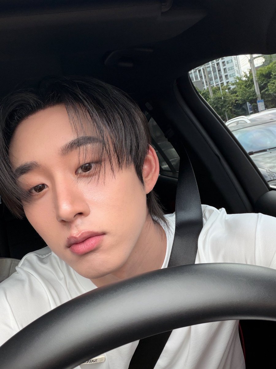 inkandsupha's tweet photo. @inkandenxi Dd! Abang baru pulang habis melakukan aktivitas orang dewasa (bekerja😞) Sekarang lagi nunggu gim jugaaa! :D https://t.co/fJyxuFWBXl