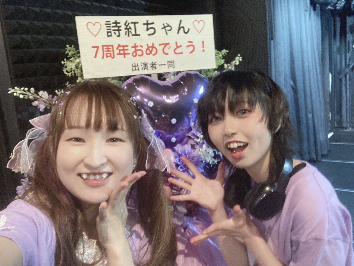 shigupri's tweet photo. 推し〜〜🫶💙
改めてすずめちゃんの踊ってる姿が好きだなぁと思いました、元気になる　なんかいっぱい踊らせちゃった気がしているありがとう
とんでもなくビジュの良いオオカミ　動画化しようね🐺

#しぐちゃん7さい7周年 https://t.co/fUDeyZMpLA
