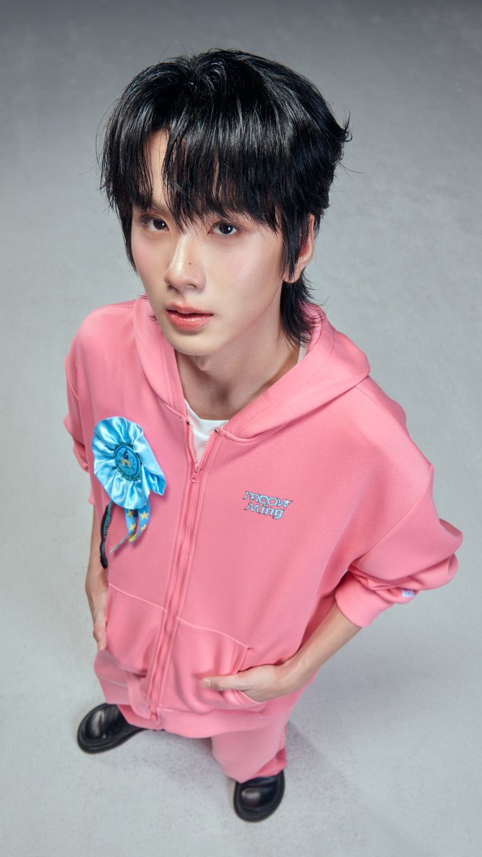 BemingOfficial's tweet photo. THE PINK STATEMENT
SAVE ในลุค MeowMing Chuff Hoodie and Sweatpants Set เซ็ตเสื้อฮู้ดซิปหน้าและกางเกงวอร์มสีชมพูโทนสีสะดุดตา (Oversized Silhouette) จาก Exclusive Collection สไตล์ Urban Street Only at Shopee

#MEOWbeMINGxAUAUSAVE #AUAUSAVEMeowMing #MEOWMING
#BEMING #ShopeeBemingxAUAUSAVE #OnlyatShopee #ShopeeTrendy