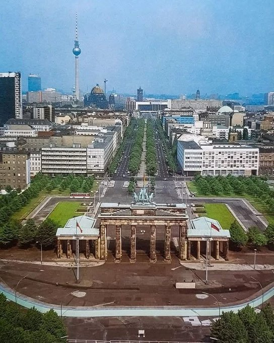 GDRvisuals's tweet photo. East Berlin, 1988. https://t.co/uBx3h7kpyl