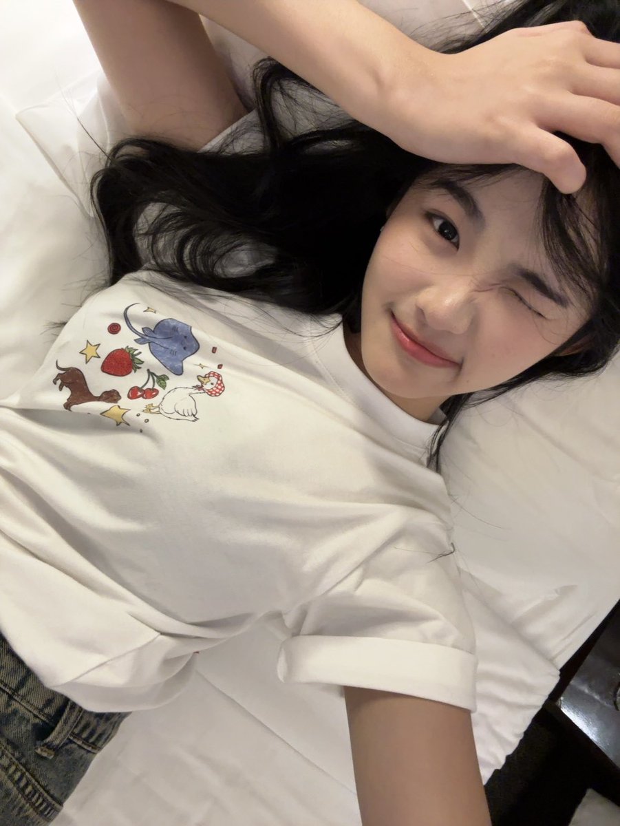 CErine_JKT48's tweet photo. #DiesVenErine ngaaaaaantuk https://t.co/XqwpIrBJxw