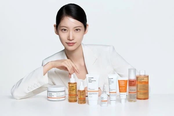 GSYintl's tweet photo. [NEWS] 260806 Genabelle, Gong Seung Yeon selected as New Model... Opens Pop-up in Busan

https://t.co/wGYvVfxBKN

#genabelle #공승연 #GongSeungYeon https://t.co/OQTyviPiWy