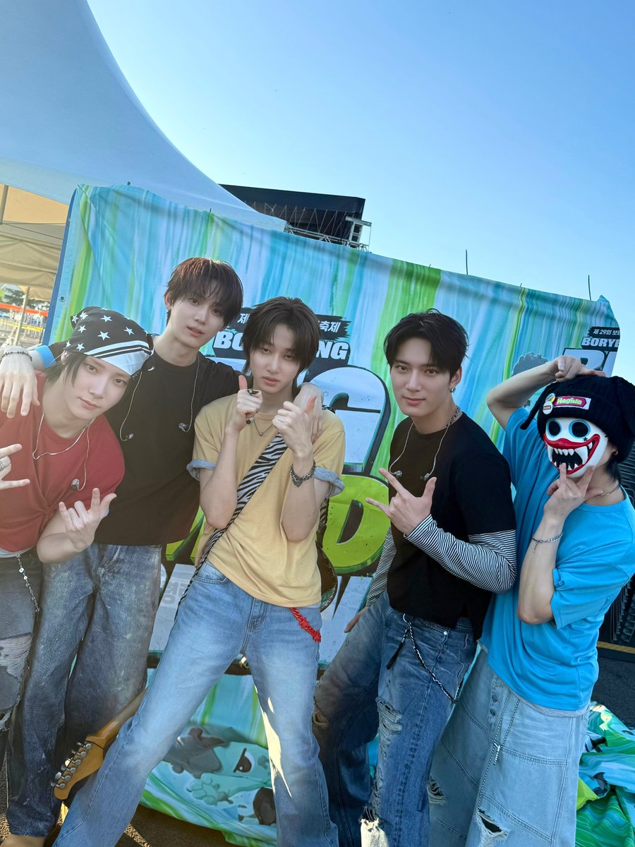 hrtzwav's tweet photo. #2026SPF | #260807

뜨거운 열기로 가득 찼던 사플페 in 보령🪐
하츠온을 향한 하츠웨이브의 사랑도 더 뜨거워졌어요🫶

#hrtzwav #하츠웨이브 https://t.co/lzx5hLAY8O