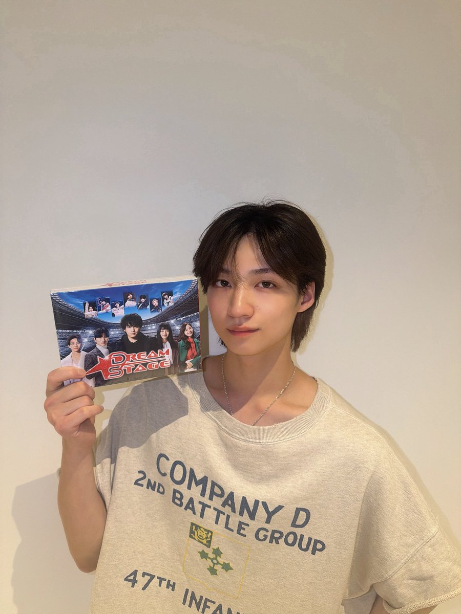 shigariku_mg's tweet photo. 皆さまこんばんは🌃

DREAM STAGEのBlu-ray&amp;DVD BOXが
本日発売です！！
ぜひチェックしてくださいね〜

そして志賀のTikTokが
フォロワーさん10万人を突破です🙌
ありがとうございます！！！
これからもたくさん愛していただけると
嬉しいです❤️‍🔥

#ドラマドリステ
#志賀李玖 https://t.co/1kAsUzh9Sq