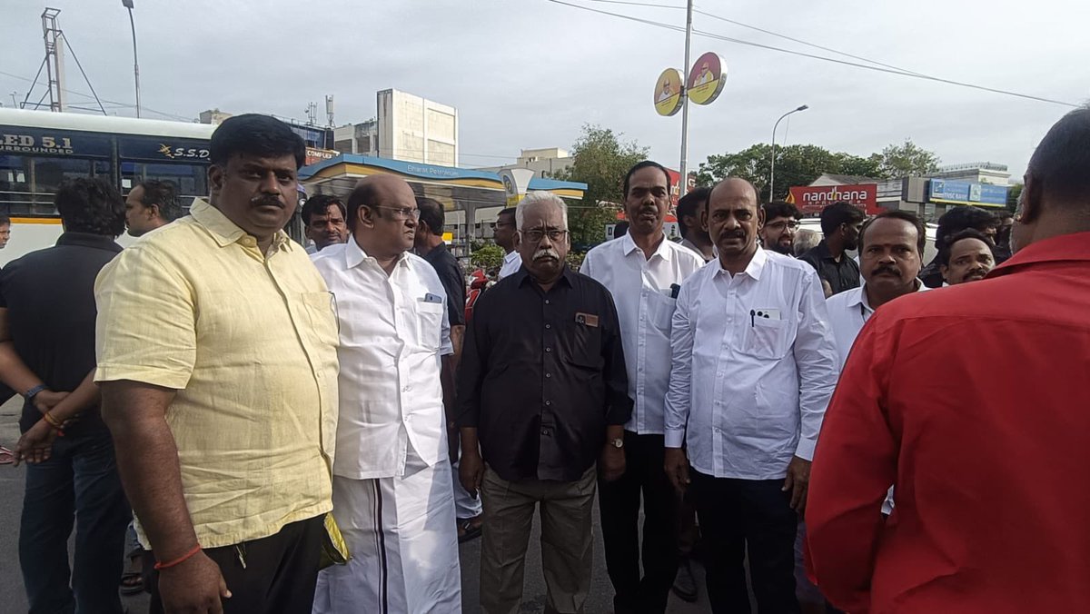 lpfmanimaaran's tweet photo. முத்தமிழறிஞர் டாக்டர் கலைஞர் அவர்களின் 8-ஆண்டு நினைவு நாளை முன்னிட்டு, அன்பு தளபதி, கழகத் தலைவர் அவர்களின் தலைமையில் நடைபெற்ற அமைதிப் பேரணியில். https://t.co/wcKo9GKLTH