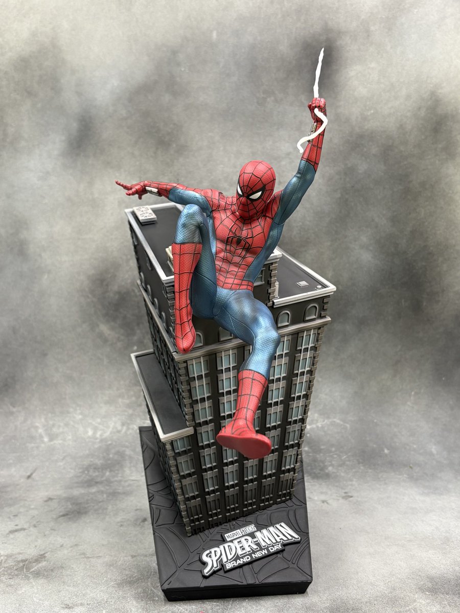 フィギュア 新品未開封 スパイダーマン スイングスタチュー Happyくじ A賞
