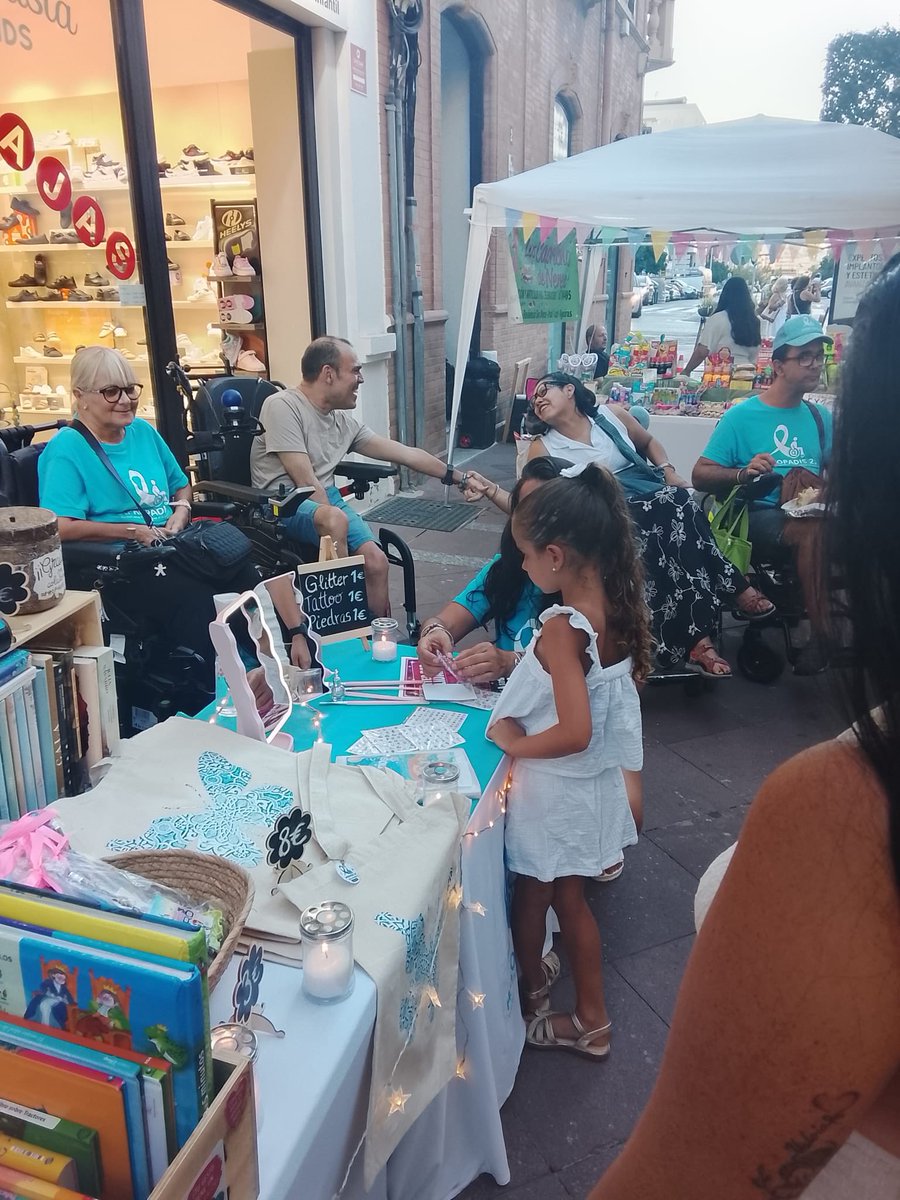 Apropadis's tweet photo. APROPADIS brilló en la Noche en Vela de Algeciras junto a sus asociados y nuestra DJ Ari, demostrando una vez más que la música no entiende de límites 🎧

Gracias a Apymeal y al Ayuntamiento de Algeciras por contar con nosotros y a Ariadna y su familia por una noche inolvidable💫 https://t.co/DzLcwdC287