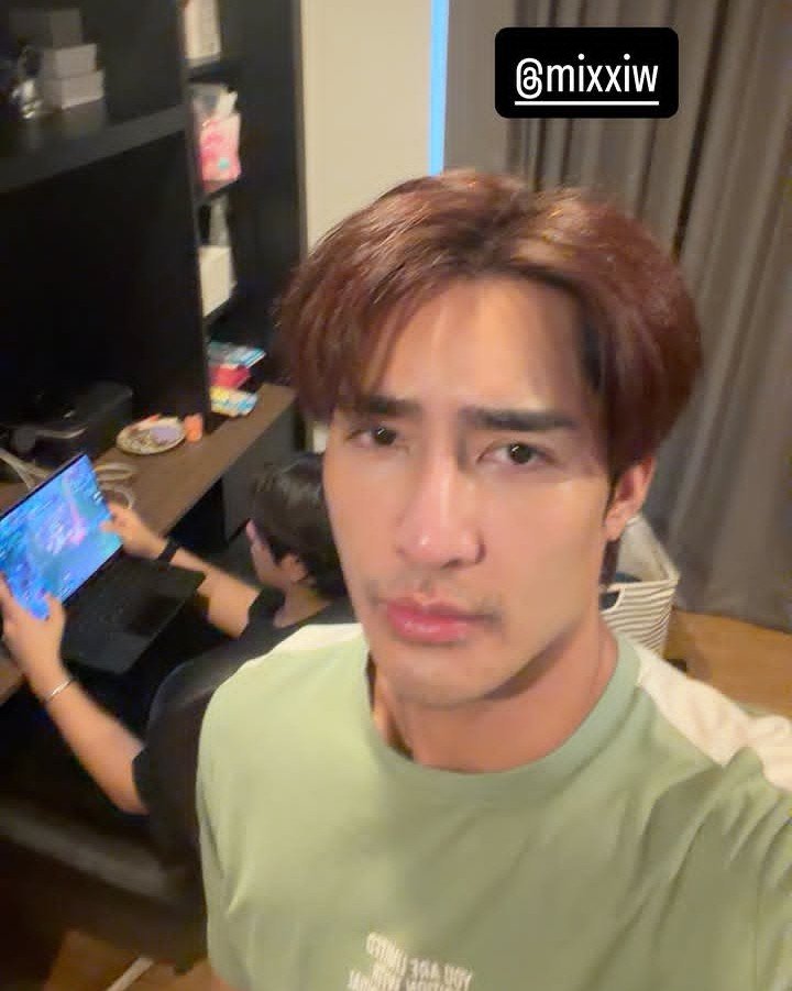 yapnilsc's tweet photo. sulky earth bcs his gamer bf won't pay attention to him since he's too busy with his game 😔💔💔 likee if mix won't pay attention to him, then i'll literally crawl through my screen just to kiss that pout away 😶‍🌫️ https://t.co/QF4hUpEKQ7