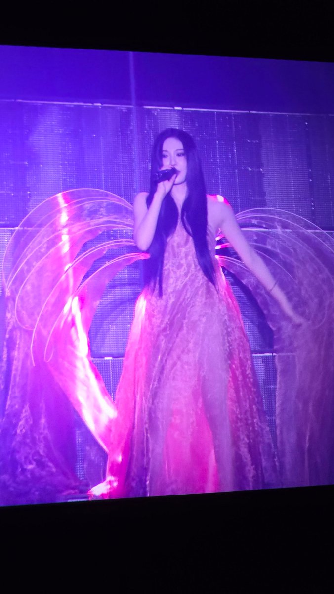 DRENN_N24's tweet photo. 260807 aespa COMPLæXITY, ningning new solo - I love you but i gotta let you go, her voice is so angelic 🥲🥲

@aespa_official

#aespa #concert #synkCOMPLæXITY https://t.co/XUTt0uKM0e