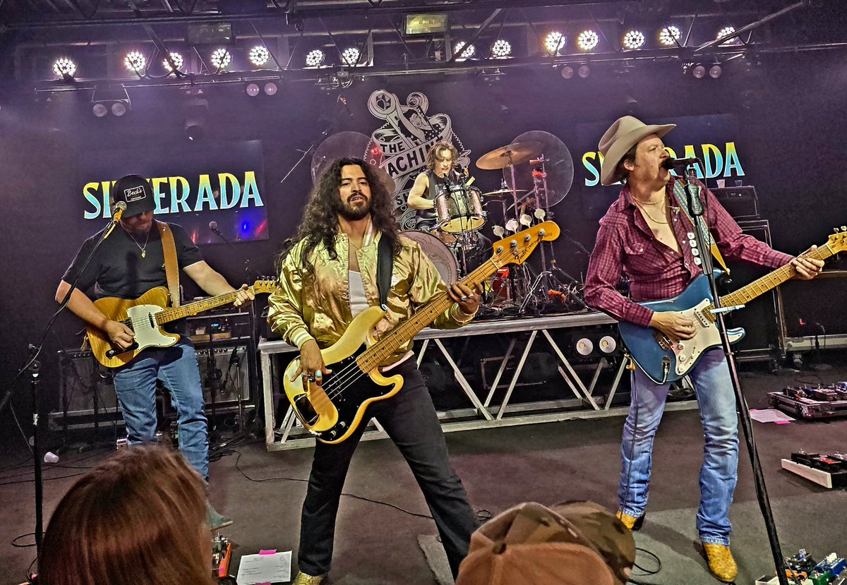 DavidinSL's tweet photo. Happy Silverada Day!
#Silverada #HonlyTonk #LivingProof https://t.co/JzYACApC04
