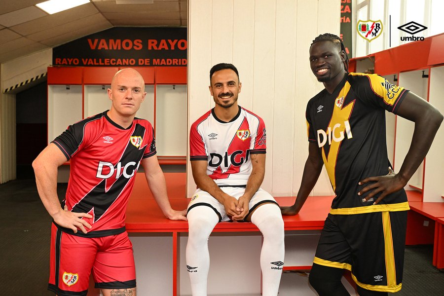MSilveti11's tweet photo. LAS CARAS JUAN, LAS CARAS.👀

En la 1ª se ve la ilusión de una temporada histórica: de nuevo en Conference, con estadio donde jugar y ganas de pelear.🔥

En la 2ª, la pura decepción: camisetas horribles, sin estadio, sin fichajes y sin alma.

Presa, gracias por joderlo todo.🤬 https://t.co/7qPWlQ9tcm