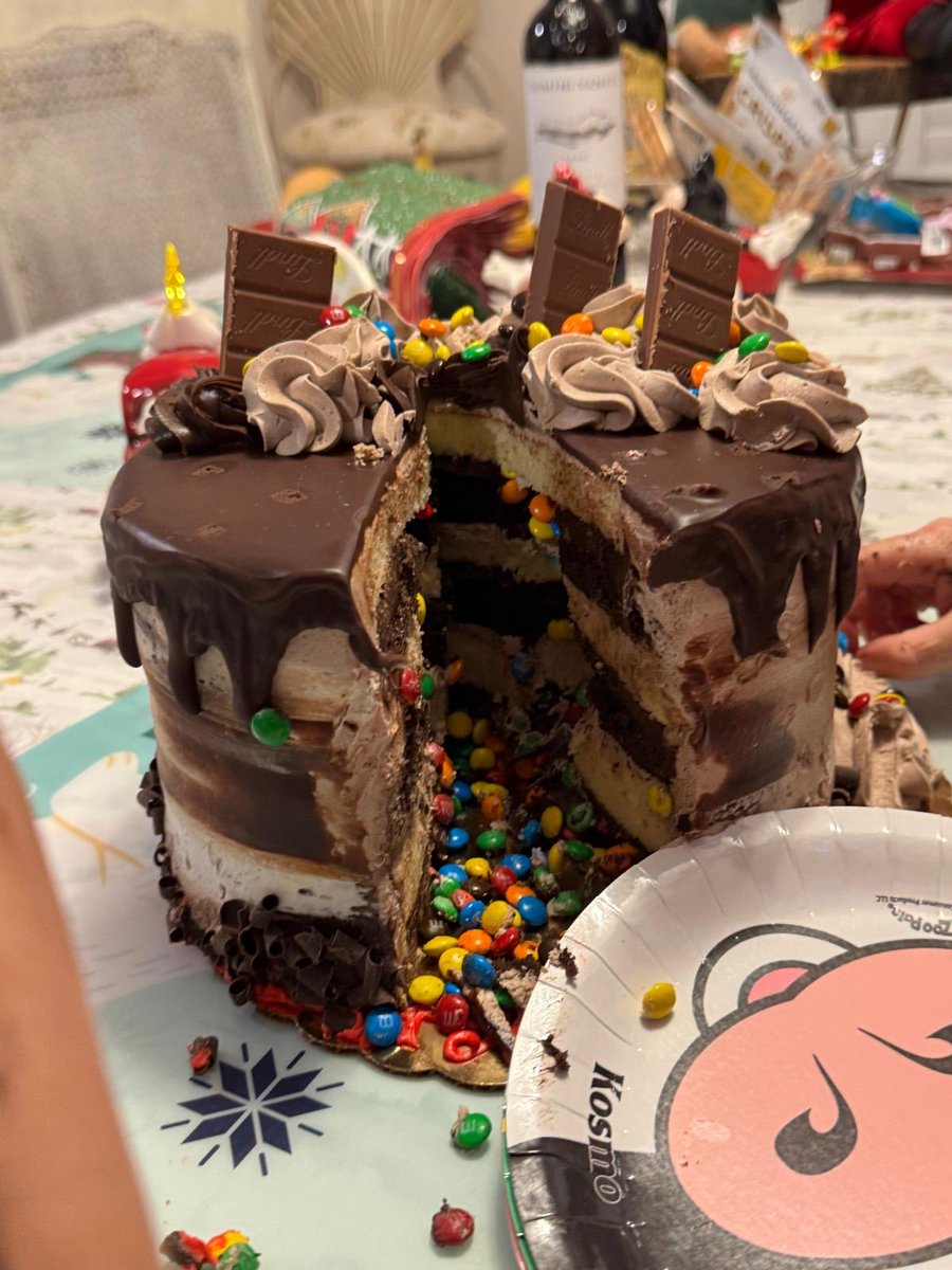 verapavkovic's tweet photo. @nekonevazan Američka torta za rođendan mog unuka https://t.co/SbGlK4bksY