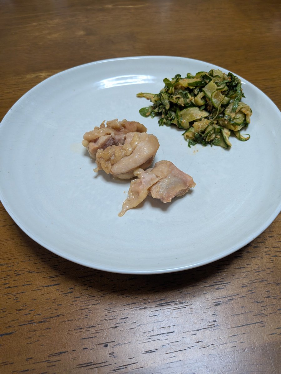 tetsyunb's tweet photo. ミツカン 【鶏肉のほったらかし煮】を久しぶりに作る。サッパリとした味で、食べやすい。付け合わせにcookpadサッパリきゅうりと大葉の胡麻和えを作る。大葉の香りがしっかりあるが、ちょっと塩っぱい。 https://t.co/ckIeWrsdta