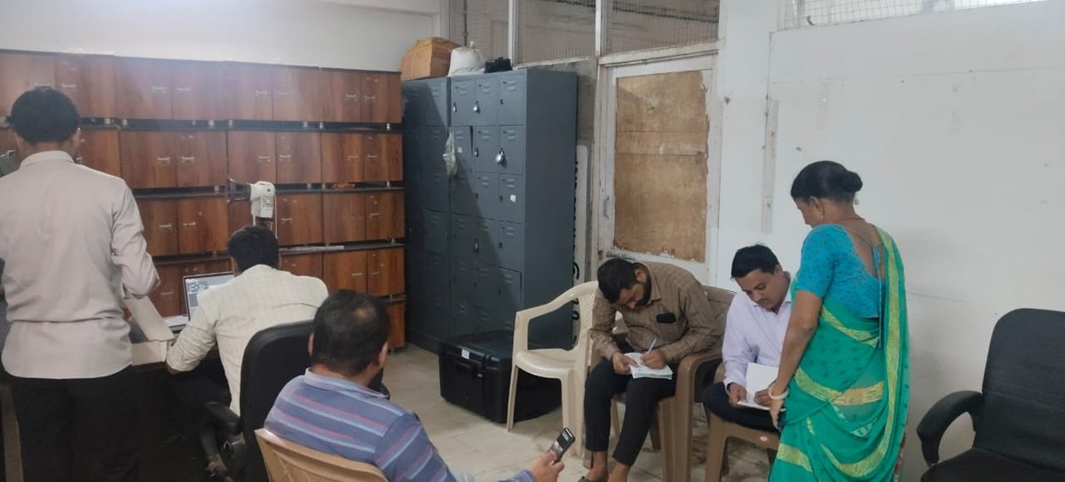 TbBhavnagar's tweet photo. UPHC SHIVAJI CIRCLE દ્વારા 
સરદાર નગર શેલ્ટર હોમ ખાતે હેલ્ડ હેલ્ડ x ray મશીન દ્વારા 68 લોકો ના ટીબી ના નિદાન માટે છાતીના x ray કરવામા આવ્યા. અને દર્દીઓ ને અન્ય જરૂરી ટેસ્ટ તથા દવાઓ આપવામાં આવી.
#endtb #TBMuktBharat https://t.co/NVCIOdAn9j