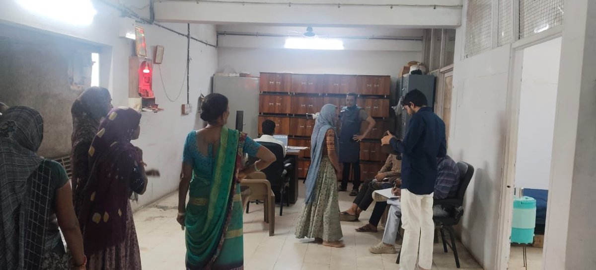 TbBhavnagar's tweet photo. UPHC SHIVAJI CIRCLE દ્વારા 
સરદાર નગર શેલ્ટર હોમ ખાતે હેલ્ડ હેલ્ડ x ray મશીન દ્વારા 68 લોકો ના ટીબી ના નિદાન માટે છાતીના x ray કરવામા આવ્યા. અને દર્દીઓ ને અન્ય જરૂરી ટેસ્ટ તથા દવાઓ આપવામાં આવી.
#endtb #TBMuktBharat https://t.co/NVCIOdAn9j