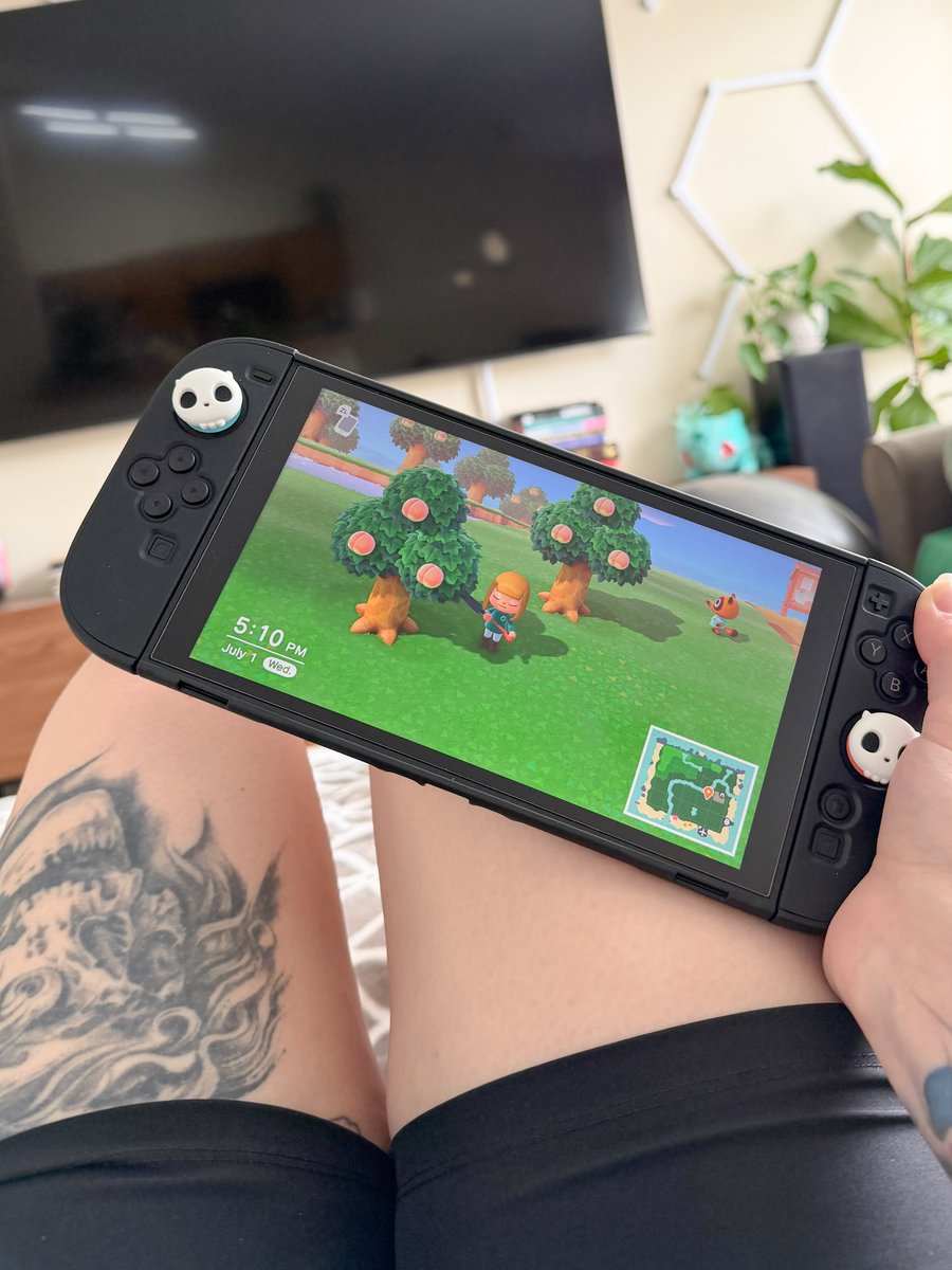 casssyncb0zj's tweet photo. Happy Thursday! 🌿

Loving my new island ☺️ got the one with butt trees, my favorite flowers, and resident services as far from the airport as possible ✨

Hope everyone has a lovely day 🫶🏼

Tis my Friday, took a 4 day weekend off 🎉… https://t.co/9axUBG0fQA