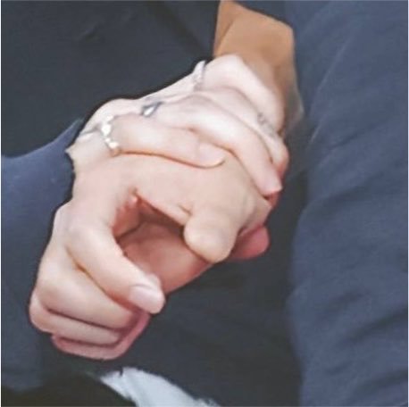 lolitavkoo's tweet photo. Jungkook's hand looks so tiny compare to taehyung's big hand 😭 and that colour contrast looks so cute 😭 https://t.co/cSvIGjxPbk