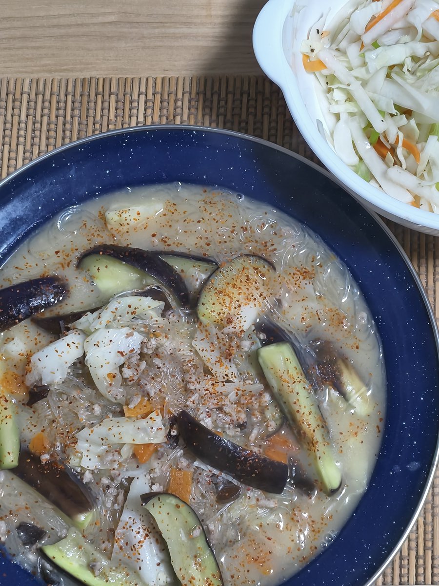 1973_tanshin's tweet photo. ちゃんぽん春雨！
茄子追加してボリュームアップ！
#料理
#料理記録
#料理写真
#料理日記
#料理男
#料理好きな人と繋がりたい
#単身赴任
#独り飯
#晩御飯
#cooking
#クッキング
#茄子 https://t.co/USqaBNRj71