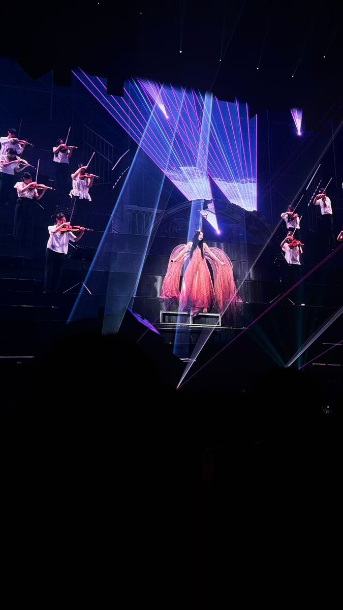 baichangyi2's tweet photo. Ningning’s aura is undeniable. She commanded attention with every single move.

NINGNING NEW SOLO
#NINGNINGNewSolo 
#NINGNING https://t.co/Qo8syyXL0Y
