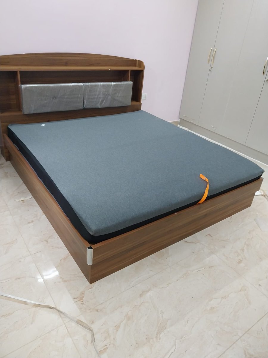 LostPlatforms's tweet photo. Bought a Helios Nolan King Bed from @HomeCentreIndia in June. A wooden part of the headrest took over a month to replace. Now the replacement headrest cushion is a different colour from what I bought and saw in-store. Replace it with the correct one or refund me. Ticket #766027. https://t.co/x3HAWzxSgi
