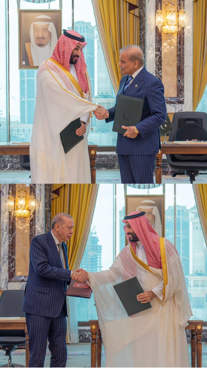 Bandaralgaloud's tweet photo. جانب من توقيع سمو #ولي_العهد والرئيس التركي ورئيس وزراء باكستان #اتفاقيه_مكة_للدفاع_المشترك في الديوان الملكي بقصر الصفا في مكة المكرمة. https://t.co/akkhExbvgr