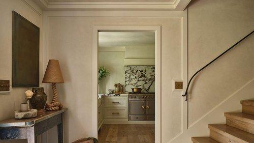 stephsells757's tweet photo. A curved corner here, an unlacquered switch plate there—subtle moves make a room feel singular. https://t.co/cqVET1dxER https://t.co/XSGA4zuj9q