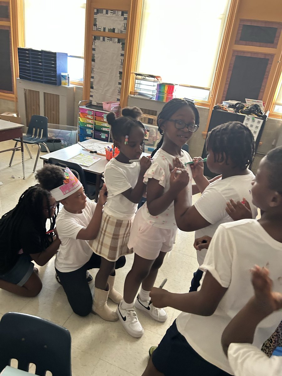 LilMsPrince's tweet photo. Last day memories! 

#FPCSWD
#FriendshipsJourneyto30 
#OneFriendship
#AspireMore
@FPCS_Woodridge
@FriendshipPCS https://t.co/8wWT8oN1aM