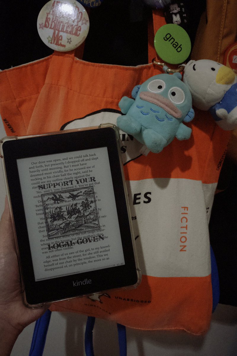 piecesoflune's tweet photo. dailiy i love my jailbroken kindle https://t.co/HY34CAKJiD