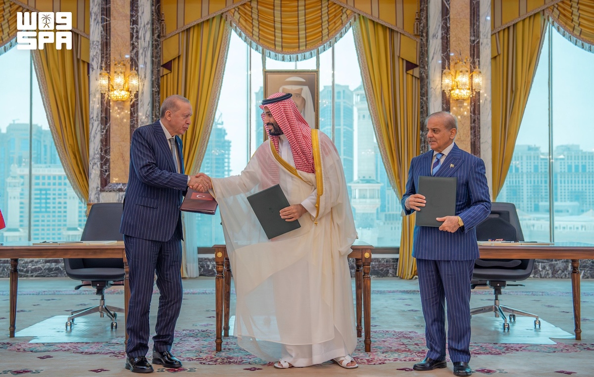 arabnews's tweet photo. PHOTOS: Saudi Arabia, Turkiye and Pakistan signed a defense agreement on Friday in Makkah, aimed at strengthening joint deterrence and expanding defense cooperation.

https://t.co/28ad44RGPD https://t.co/Timj6EJnFv