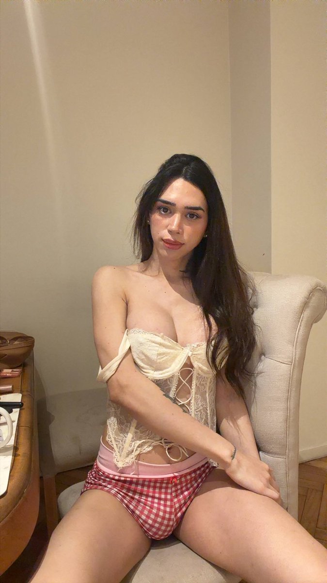 emmaisbigg's tweet photo. If you're staring... at least say hi. 😉
#transgirl #trans https://t.co/uxGqlzS4HM