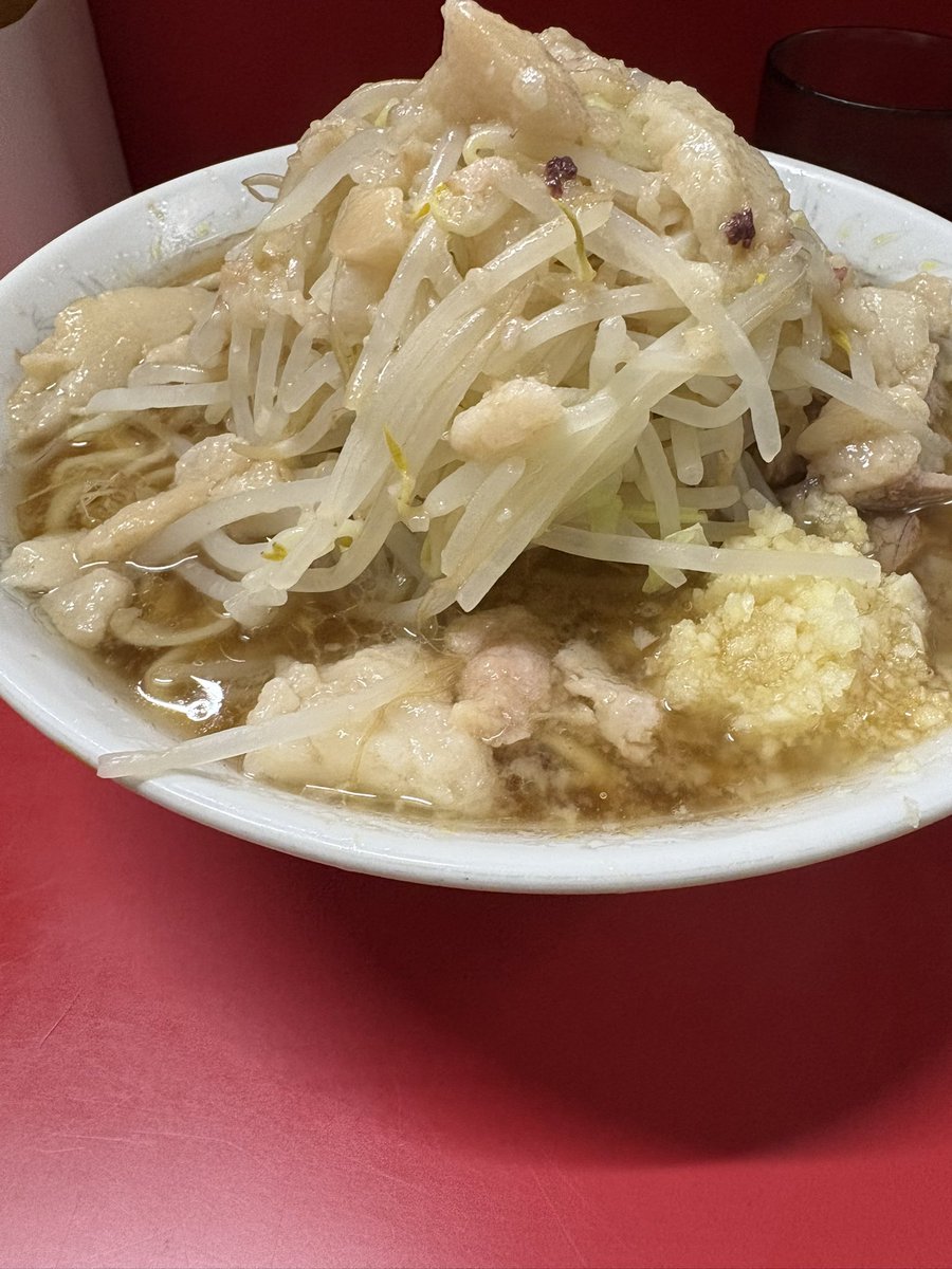 tomo003_imo's tweet photo. 二郎上野毛 行きました
小のヤサイニンニクアブラマシ

デフォで柔らかめの麺も美味しかった https://t.co/8lpPREDjTy