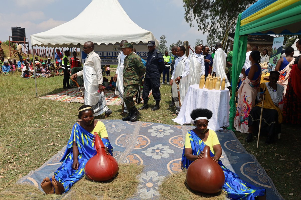 NgororeroDistr's tweet photo. Mu karere ka Ngororero hari kwizihizwa umunsi w'umuganura ku nsanganyamatsiko igira iti: "Umuganura, isoko y'Ubumwe n'ishingiro ryo kwigira".
Ku rwego rw'Akarere ibirori biri kubera mu murenge wa Kageyo. Bibimburiwe n'imurikamusaruro no kugaburira abana indyo
@RwandaLocalGo https://t.co/IvGi95ckUq