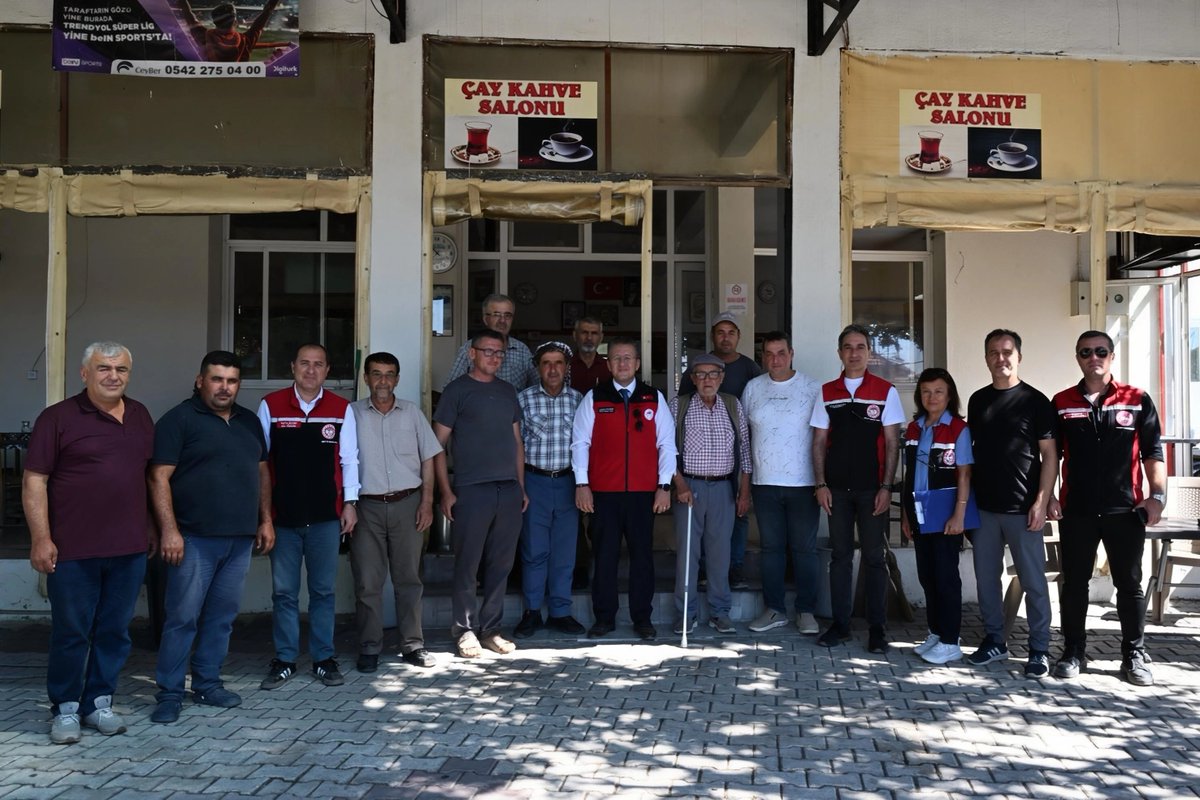 izmirtarim's tweet photo. Menemen'in üretimle özdeşleşen Çukurköy Mahallesi'nde, Cuma Buluşmaları kapsamında bu hafta üreticilerimizle bir araya geldik. 🌱🍅

Bereketli toprakları ve üretim gücüyle öne çıkan Çukurköy'de, üreticilerimizin talep ve önerilerini dinledik; karşılaştıkları sorunlara yönelik çözüm önerilerimizi paylaştık.

Üreticilerimizle omuz omuza, istişare kültürüyle tarımımızı daha da güçlendirmek ve Çukurköy'ün üretim potansiyelini artırmak için çalışmaya devam ediyoruz. 🤝🌾

@ibrahimyumakli
@TCTarim
@drsuleymanelban
@izmirvaliligi
@KahramanAKDGN53
@menemenilcetrm