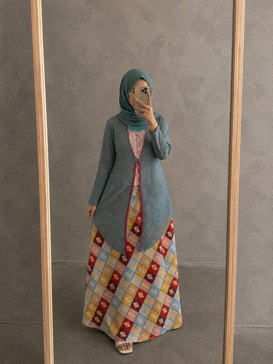fyoecha's tweet photo. iniii sih kebaya gen z
tabrak warna + dangdut polll💃🏻💃🏻 https://t.co/p53jIY6ssw