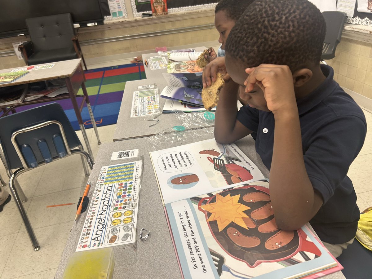 LilMsPrince's tweet photo. Readers are leaders 📚
That’s what Eagles are at Woodridge 🦅
#FPCSWD
#FriendshipsJourneyto30 
#OneFriendship
#AspireMore
@FPCS_Woodridge
@FriendshipPCS https://t.co/T8UU2KyqU7