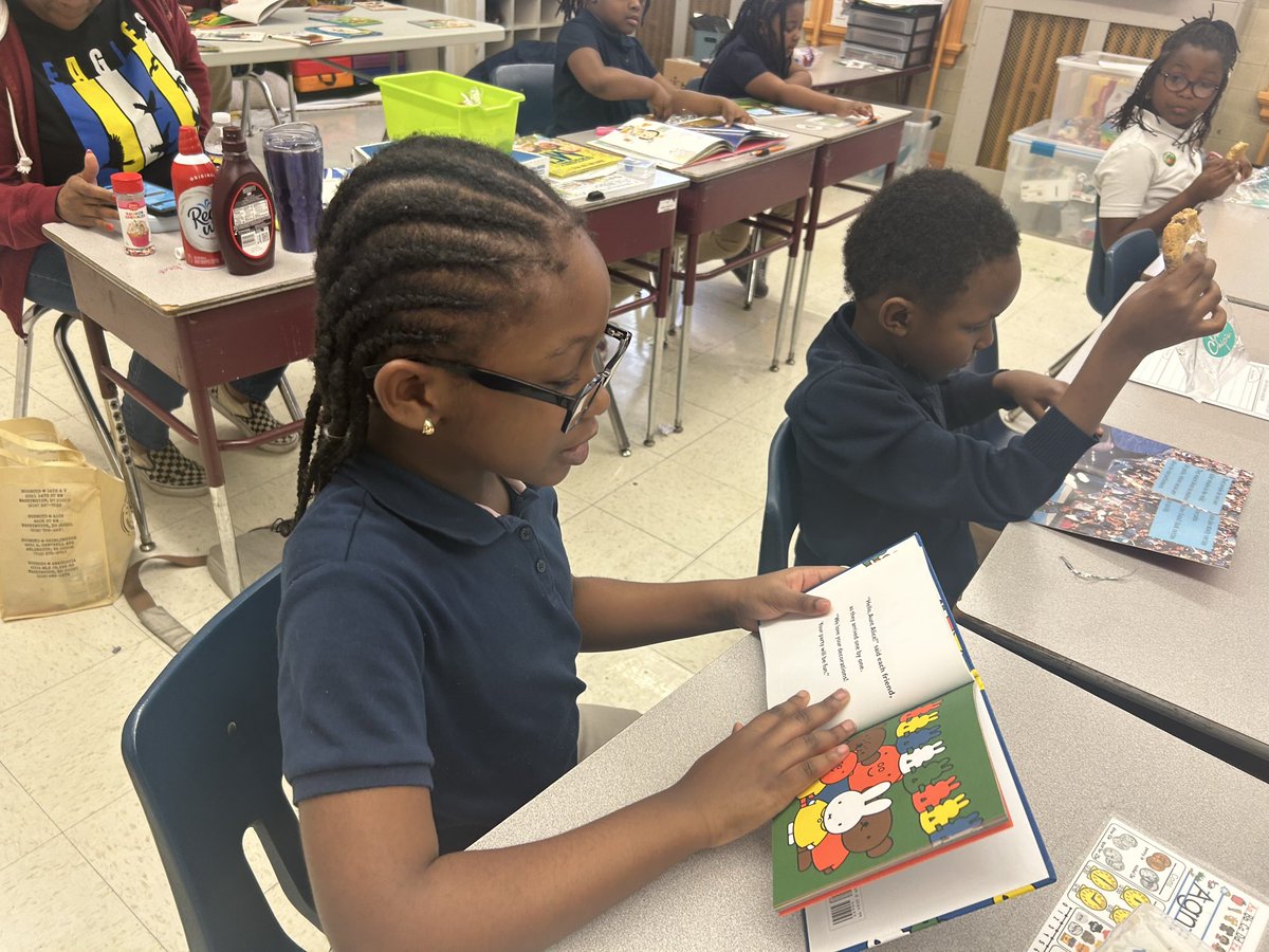 LilMsPrince's tweet photo. Readers are leaders 📚
That’s what Eagles are at Woodridge 🦅
#FPCSWD
#FriendshipsJourneyto30 
#OneFriendship
#AspireMore
@FPCS_Woodridge
@FriendshipPCS https://t.co/T8UU2KyqU7