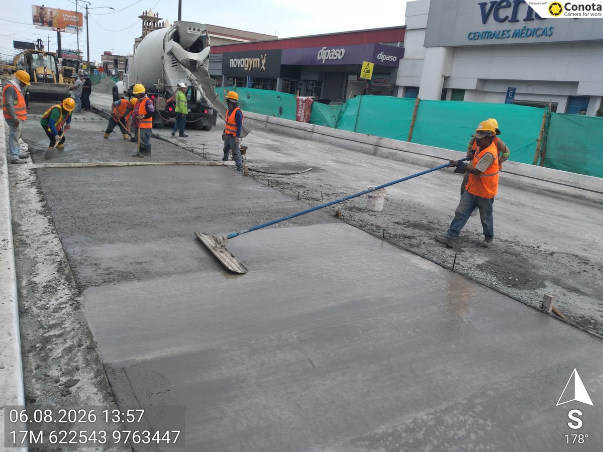 ObrasEnGYE's tweet photo. ¡Iniciamos los trabajos de pavimentación en la Av. Rodolfo Baquerizo!

Tras la repotenciación del sistema hidrosanitario, construcción de ductería para cables de telecomunicaciones y eléctricos, hormigonado de cajas, y preparación de la vía se empezo la colocación del hormigón en la calzada en el sentido centro-norte de la vía.

Estas labores se realizan en cumplimiento de la planificación del Alcalde @aquilesalvarez y de la Alcaldesa @taticoronelf  con el objetivo de mejorar la infraestructura vial y brindar mayor seguridad y confort a peatones y vecinos de la zona.

Durante el desarrollo de los trabajos pedimos a la ciudadanía:

Circular con precaución
Respetar la señalización temporal
Seguir las indicaciones del personal en obra

@alcaldiagye

#AsiSeHaceGuayaquil
#CiudadDeTodos
#GuayaquilNoSeDetiene