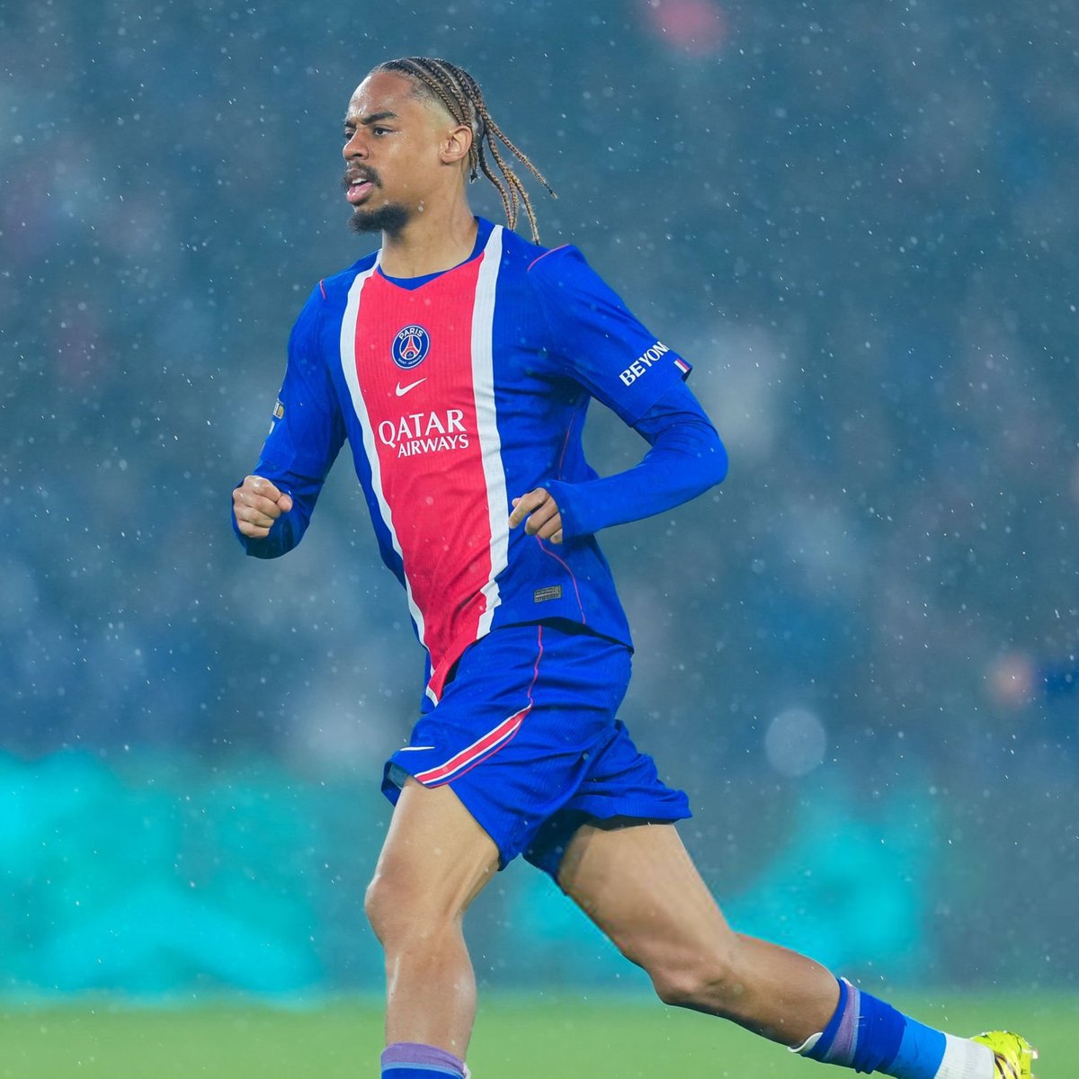 ActuL1_'s tweet photo. 🚨🚨💣 ACCORD DE PRINCIPE LIVERPOOL - PSG POUR BRADLEY BARCOLA 🇫🇷 !!!! 🤯🤯

Les Reds et le club parisien ont trouvé un accord de principe pour le transfert de le joueur de 23 ans.

Le montant de l'opération est estimé aux alentours de 128 millions d'euros (hors bonus).

(@DaveOCKOP)