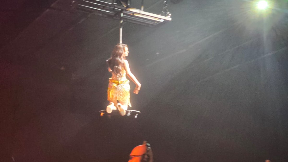 inquirerdotnet's tweet photo. BEAUTIFUL DAREDEVIL 👑

LOOK: Reigning Miss Grand International Emma Tiglao hangs from a metal stand for her performance at the #ReinaFilipinas Grand Coronation Night. | @diyarista 

Follow our live updates here: https://t.co/tTqFnpEdJi https://t.co/g76i9o4K05