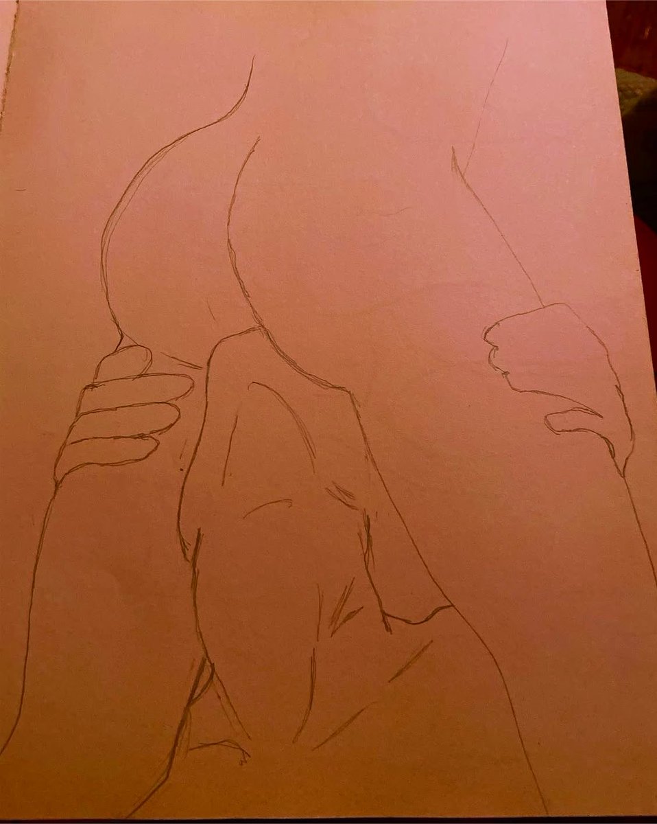 fleetingscripts's tweet photo. Sketching in bed… https://t.co/qf46MMPgKv