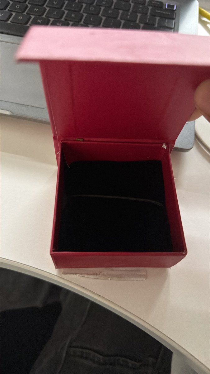charanreddy657's tweet photo. @ZeptoNow @zeptocares 
My frnd ordered a product for me to my address and i received the order as well but when i just opened the box the actual product is missing and im still unable to reach zepto customer care about this issue. https://t.co/Q0CckLBITs