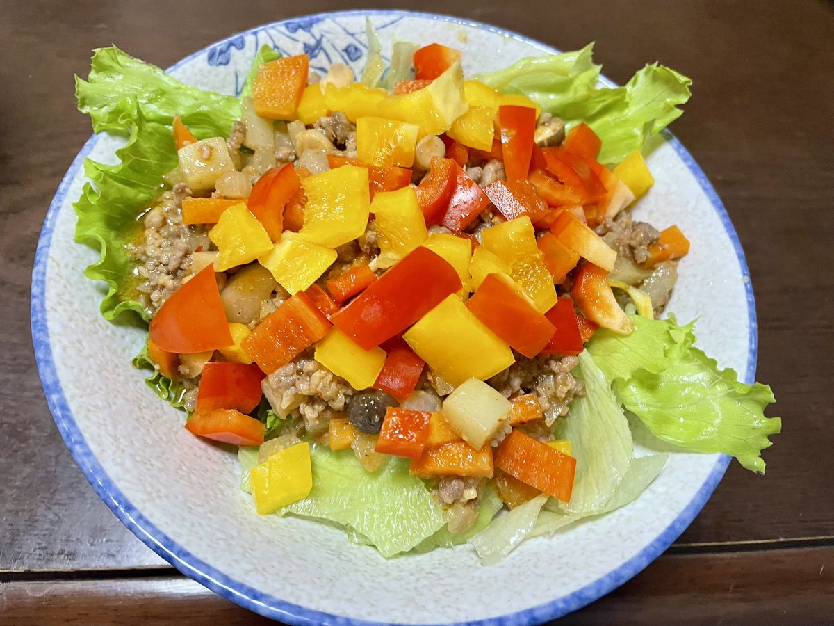 KA2narumade's tweet photo. パプリカもらったー。食べたー。美味かったー。
#おうちご飯 https://t.co/qiYQaKREmN
