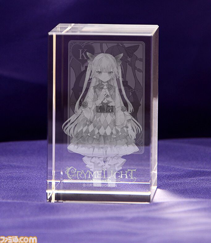 famitsu's tweet photo. 『クライムライト』アリスの3Dクリスタルや少女たちの缶バッジ付属
https://t.co/nKK4URmU6w

ファミ通DXパックのグッズデザインが公開。ブック型ケース、カードイラストを使用したマグカップ、キービジュアル入りB3タペストリーなど豪華特典が目白押し。 https://t.co/mQlCeogM9Q