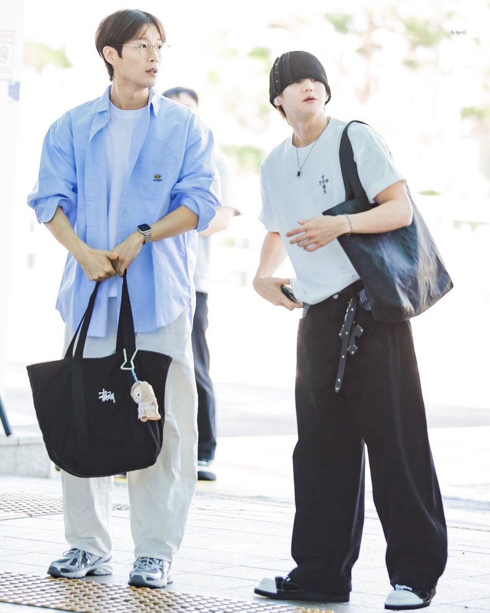 Rose_wood890's tweet photo. 아빠 왤케 IT회사에서 일할거같냐
너드미 지림 https://t.co/8mZDkMx3Bv