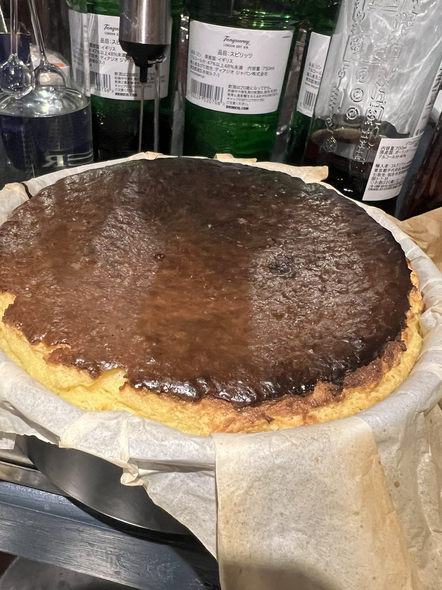 co_lect's tweet photo. まずはバスクチーズケーキ https://t.co/ZWmz0VtArj
