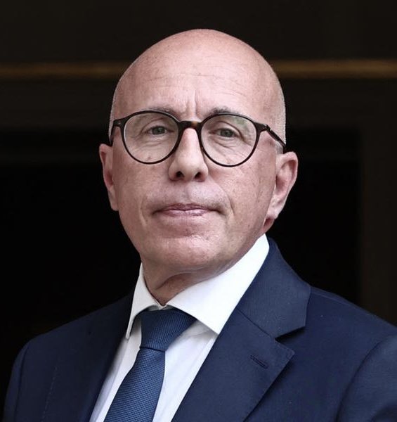 ImpactMediaFR's tweet photo. 🚨🇫🇷🎒 FLASH

Éric Ciotti met FIN aux fournitures scolaires GRATUITES à Nice dès cette rentrée, jugeant le dispositif "trop onéreux".

👉 22 000 élèves niçois en avaient bénéficié l’an dernier.

(BFM TV / Le Parisien) https://t.co/sJZ85fwv0j
