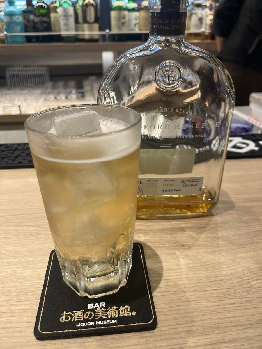 sunyoe's tweet photo. 今週も金曜がやってきました！カウンターでさくっと一杯！おつかれさまです🍻 https://t.co/ezU1jEF7Va
